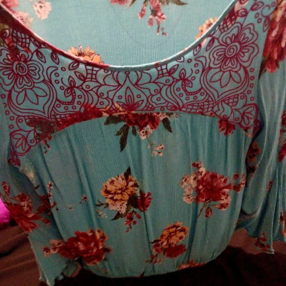 Dress top for women or juniors in teal with maroon design